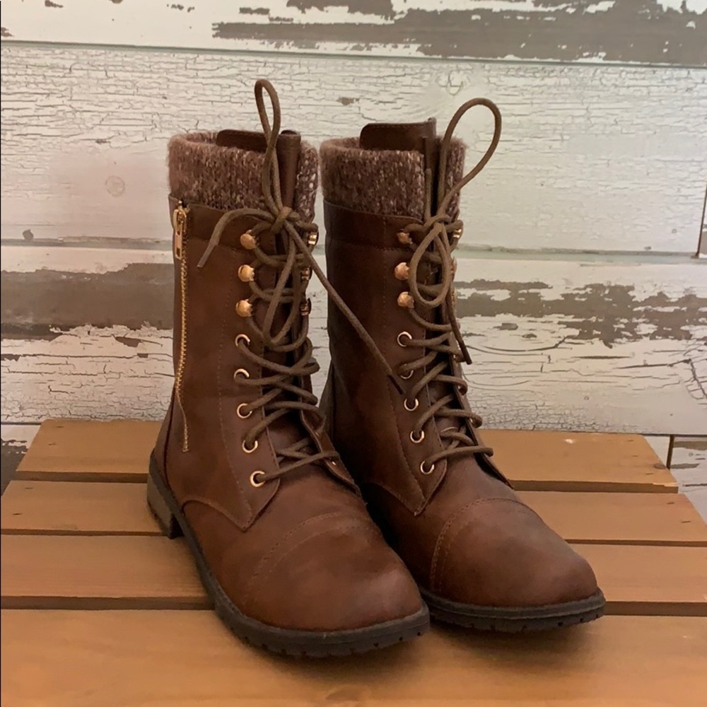 Brown boots with zipper detail